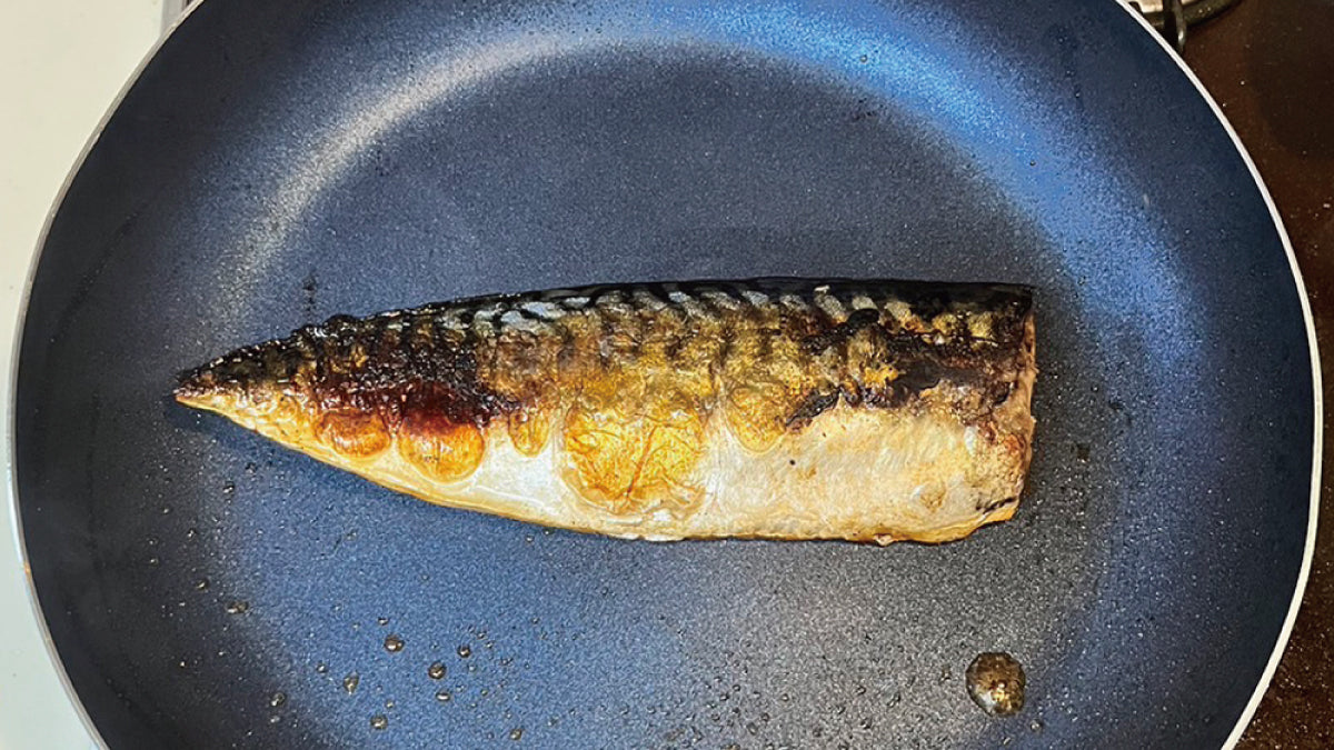 干物はフライパンで焼ける?グリルなしでも美味しく焼く方法|冷凍のまま焼くのが正解